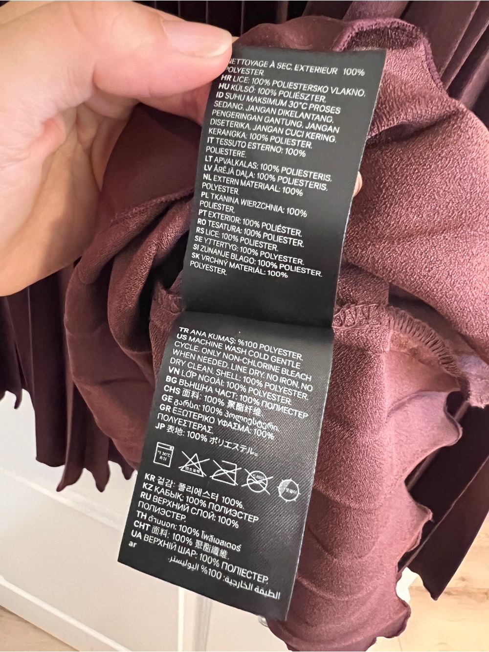 H&M Pleated Midi Skirt in Burgundy - Picture 2 of 7
